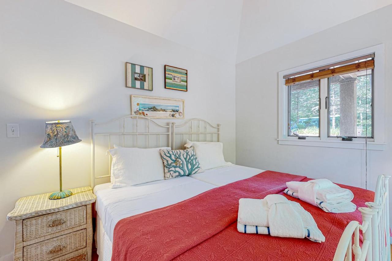 Nana'S Rear Treehouse Villa West Tisbury Exterior photo